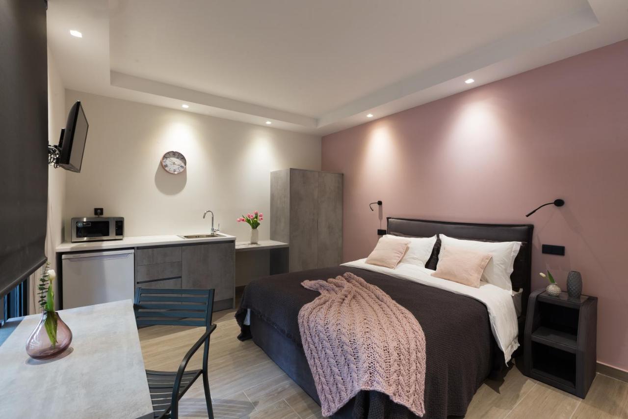 12 Reasons Why Metaxourgeio Aparthotel Атина Екстериор снимка