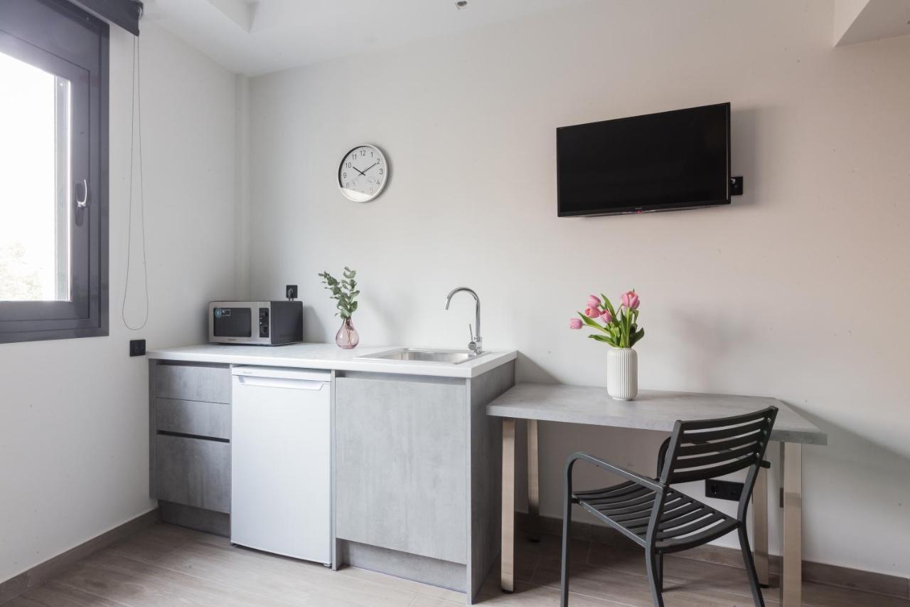 12 Reasons Why Metaxourgeio Aparthotel Атина Екстериор снимка