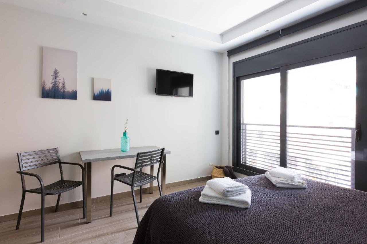 12 Reasons Why Metaxourgeio Aparthotel Атина Екстериор снимка