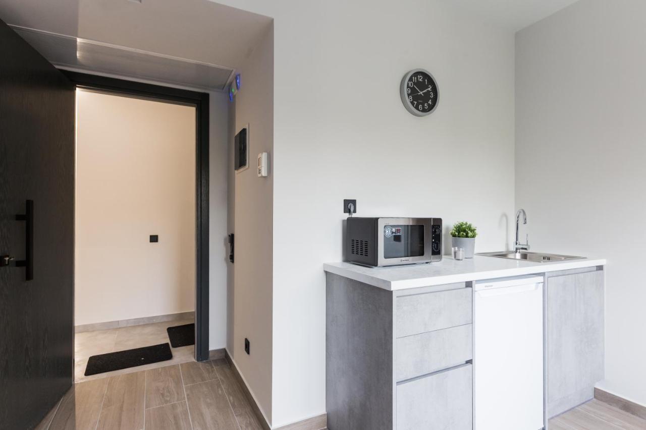 12 Reasons Why Metaxourgeio Aparthotel Атина Екстериор снимка
