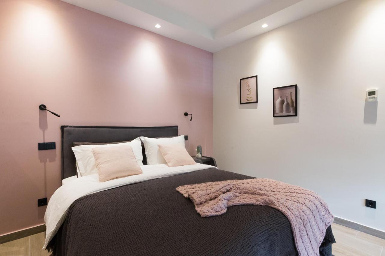 12 Reasons Why Metaxourgeio Aparthotel Атина Екстериор снимка
