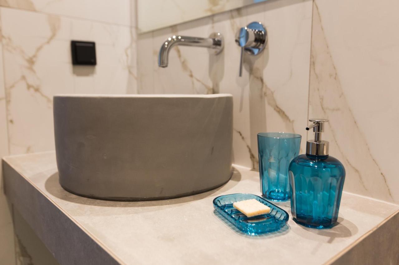 12 Reasons Why Metaxourgeio Aparthotel Атина Екстериор снимка