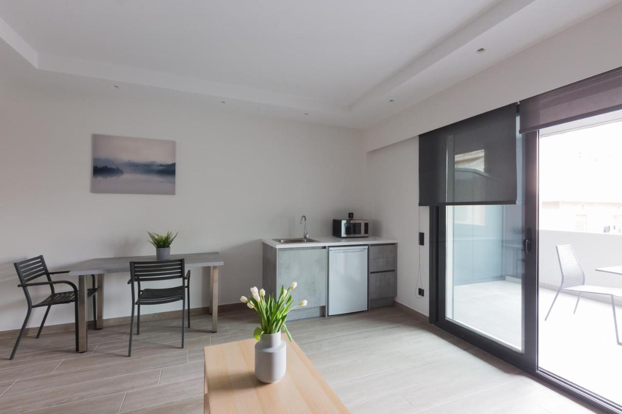 12 Reasons Why Metaxourgeio Aparthotel Атина Екстериор снимка