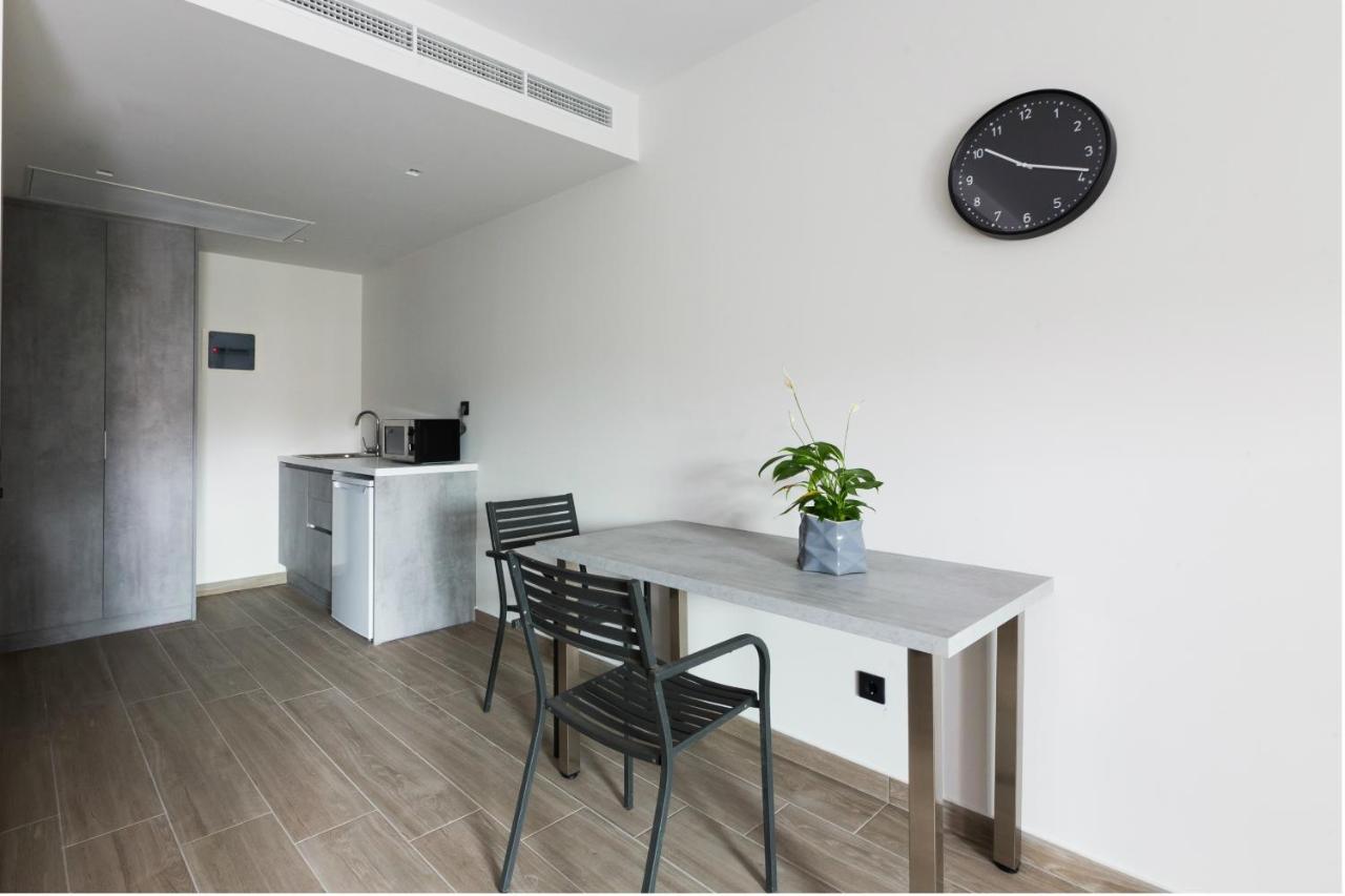 12 Reasons Why Metaxourgeio Aparthotel Атина Екстериор снимка
